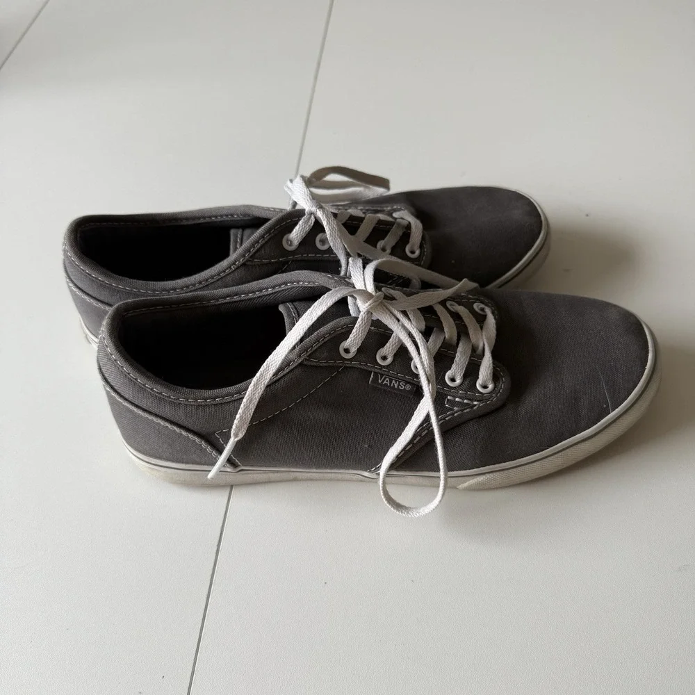 VANS Off the Wall Gray Lace-Up Sneakers,‎ Size 7.5 Women's